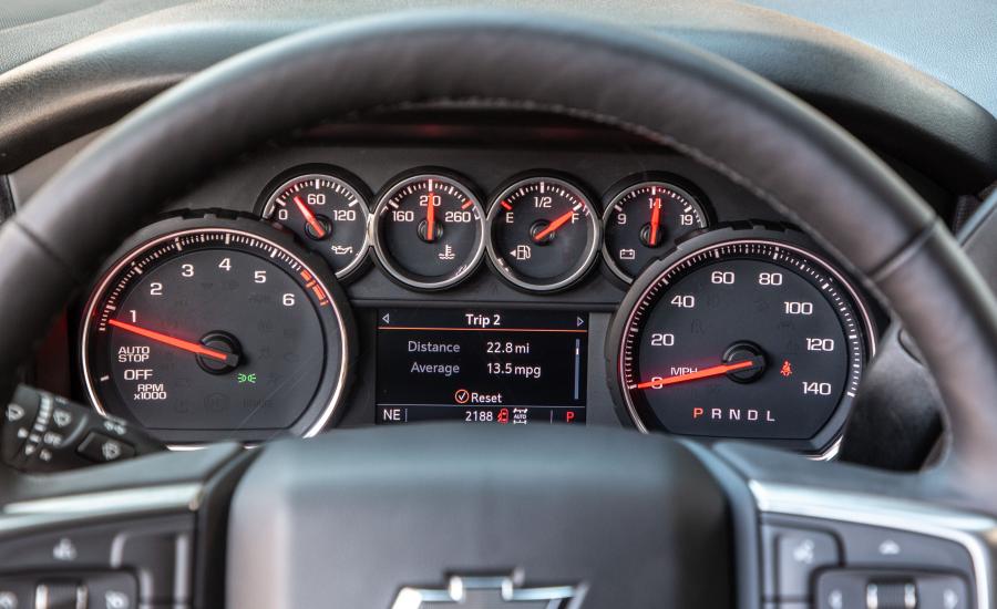 Панель приборов Chevrolet Silverado RST Double Cab 2018 года  (фото 5 из 40)